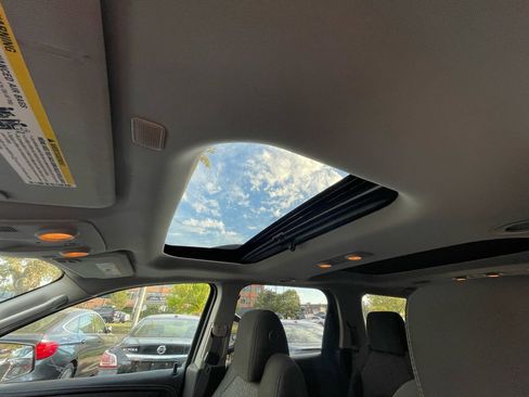Used 2016 GMC Acadia SLE image 12
