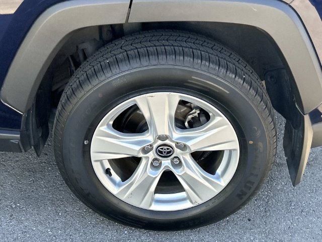 Used 2021 Toyota RAV4 XLE w/ XLE Grade Weather Package AWD/4WD image 11