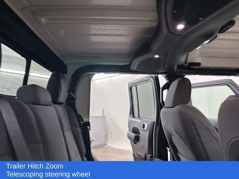 Used 2025 Jeep Gladiator Sport image 25