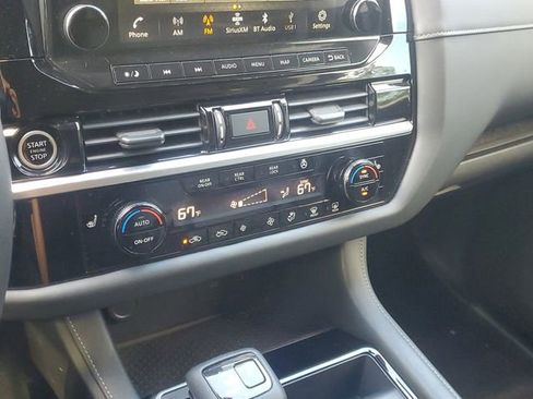 Used 2022 Nissan Pathfinder SL FWD image 27