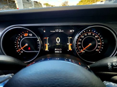 Used 2018 Jeep Wrangler Unlimited Sahara image 14