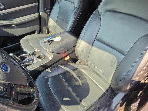Used 2018 Ford Explorer XLT w/ Equipment Group 202A FWD image 21