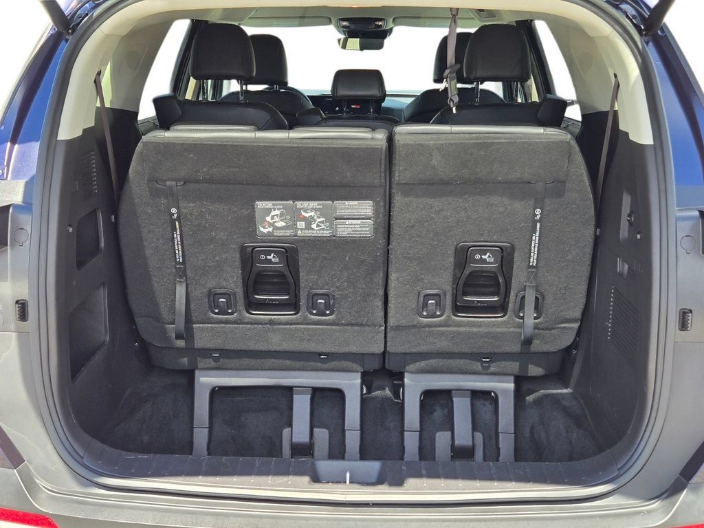 Certified 2025 Kia Carnival EX FWD image 13