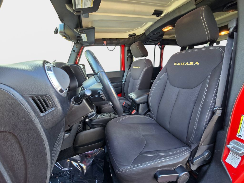 Used 2013 Jeep Wrangler Unlimited Sahara AWD/4WD image 18