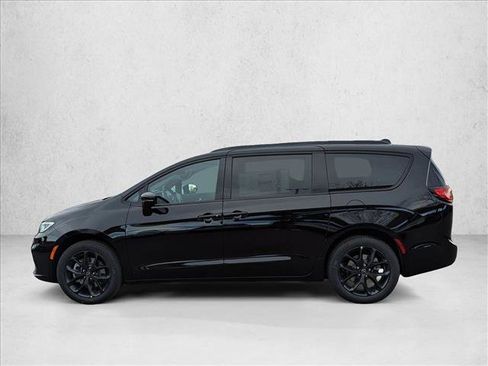 New 2026 Chrysler Pacifica Select w/ S Appearance Package image 4