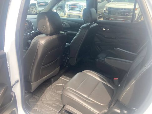 Certified 2023 Chevrolet Traverse LT w/ Rear Camera Mirror Package FWD image 14