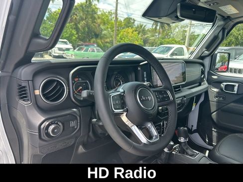 Used 2025 Jeep Wrangler Unlimited Sahara AWD/4WD image 11