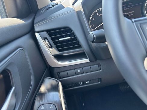 Used 2025 Nissan Rogue SV FWD image 36