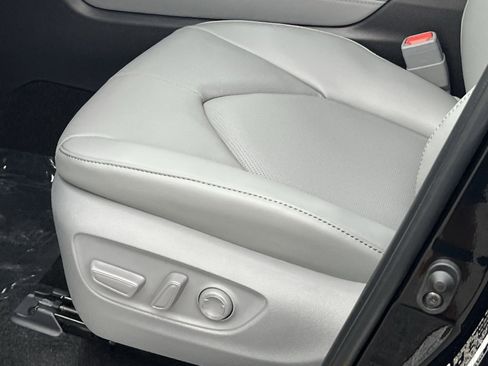 New 2026 Toyota Highlander Platinum image 8