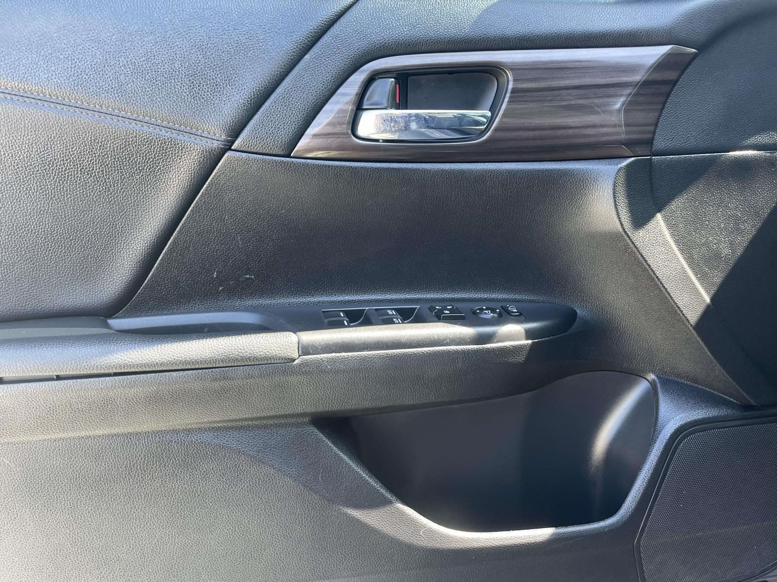 Used 2017 Honda Accord EX image 16