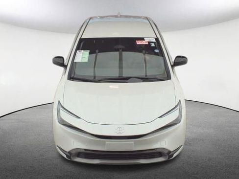 Used 2024 Toyota Prius XLE image 2