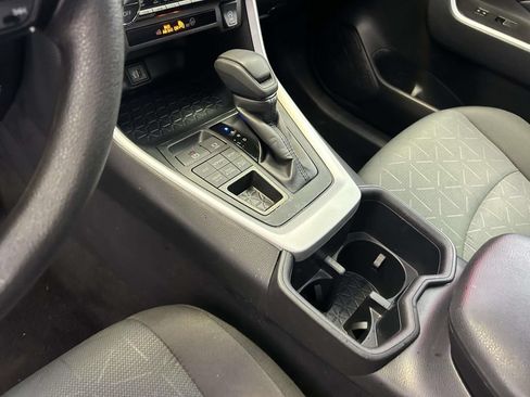 Used 2025 Toyota RAV4 XLE AWD/4WD image 19