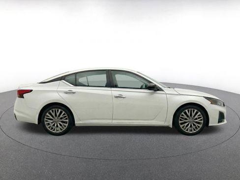 Used 2025 Nissan Altima 2.5 SV FWD image 8