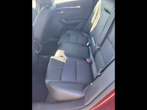 Used 2017 Chevrolet Impala LT w/ Convenience Package FWD image 9