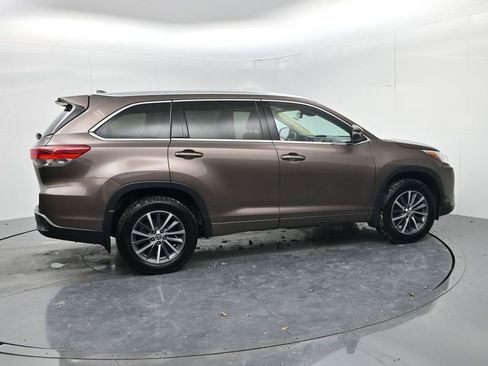 Used 2017 Toyota Highlander XLE image 8