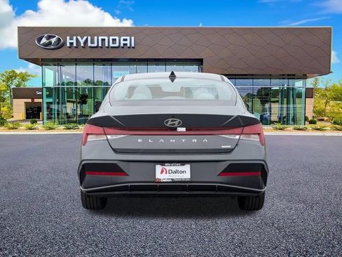 Used 2025 Hyundai Elantra Limited FWD image 3