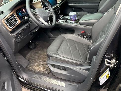 Used 2024 Volkswagen Atlas SE FWD image 7