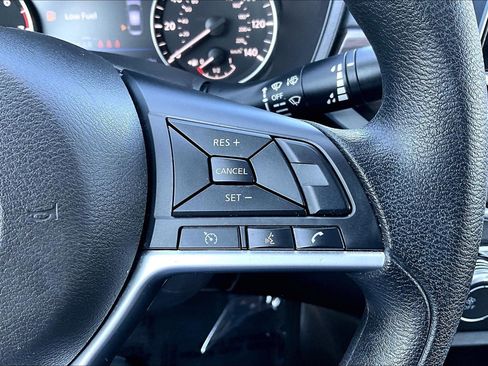 Used 2024 Nissan Altima 2.5 SV AWD/4WD image 18