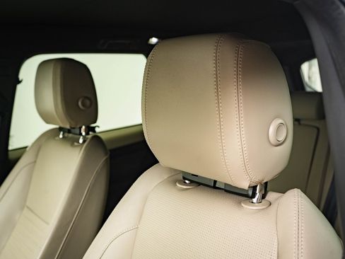 Used 2022 Land Rover Discovery Sport SE image 19