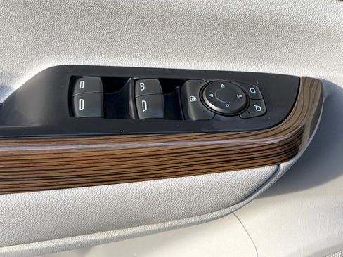 Used 2022 GMC Acadia SLE image 8