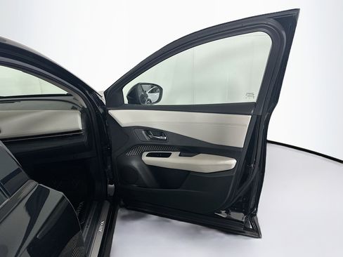 Used 2023 Nissan Ariya AWD image 33