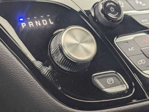 New 2026 Chrysler Pacifica Select image 16