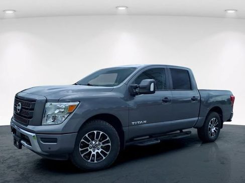 Used 2023 Nissan Titan SV w/ SV Convenience Package AWD/4WD image 2