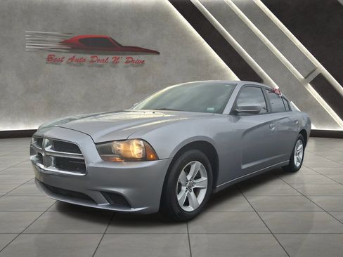 Used 2014 Dodge Charger SE w/ Connectivity Group image 1