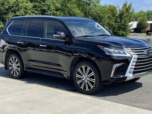 Used 2021 Lexus LX 570 4WD w/ Luxury Package image 2