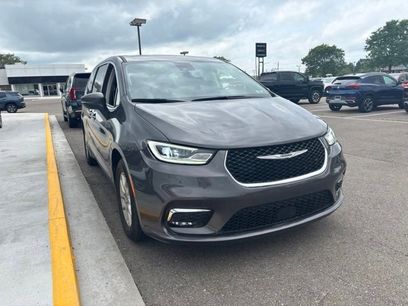 Used 2023 Chrysler Pacifica Touring-L