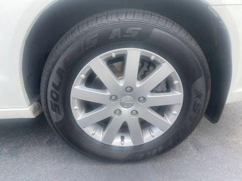 Used 2013 Chrysler Town & Country Touring FWD image 24