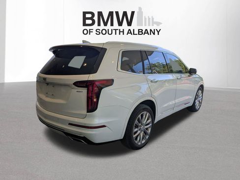 Used 2022 Cadillac XT6 Premium Luxury FWD image 3