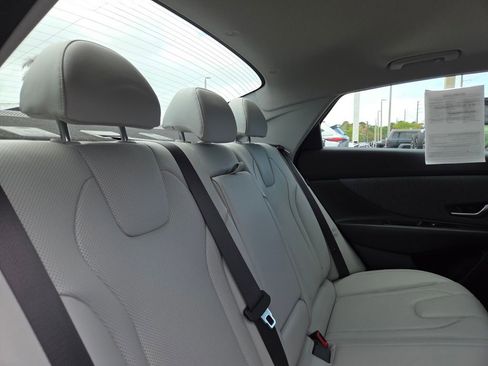 Used 2025 Hyundai Elantra Limited image 14