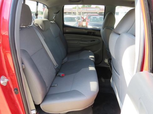 Used 2015 Toyota Tacoma 4x4 Double Cab w/ TRD Sport Package image 14