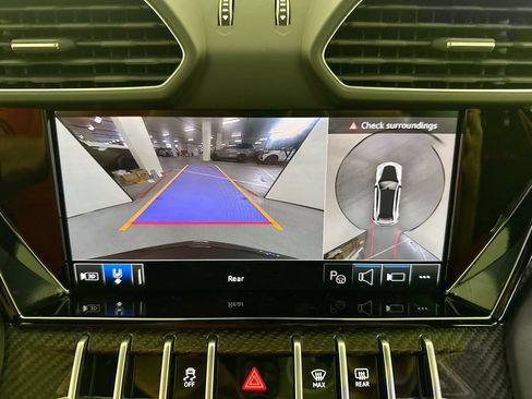 Used 2024 Lamborghini Urus Performante AWD/4WD image 14