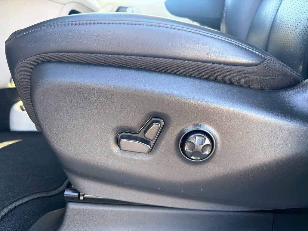 Used 2023 Chrysler Pacifica Touring-L FWD image 20