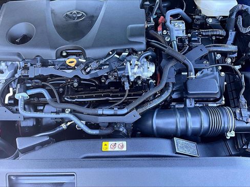 Used 2025 Toyota Camry SE w/ Convenience Package FWD image 10