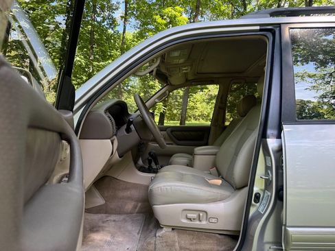 Used 2001 Toyota Land Cruiser AWD/4WD image 49