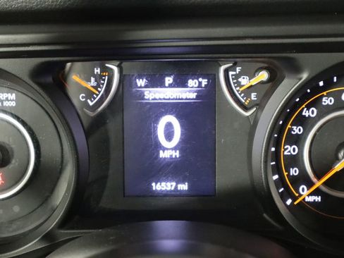 Used 2025 Jeep Wrangler Sport image 28