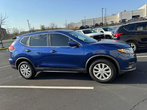 Used 2018 Nissan Rogue S image 3