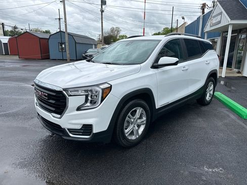 Used 2022 GMC Terrain SLE w/ Driver Convenience Package FWD image 3