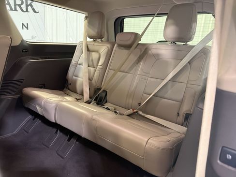 Used 2023 Lincoln Navigator L Reserve AWD/4WD image 26