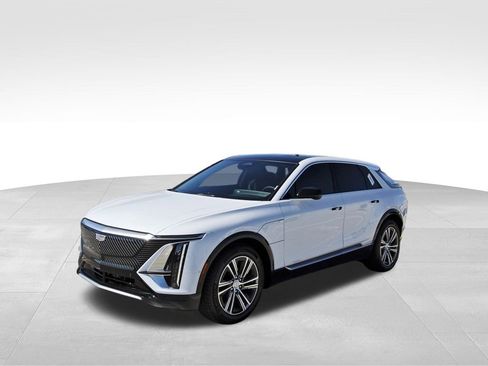New 2026 Cadillac Lyriq Luxury image 2