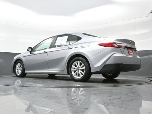 Used 2025 Toyota Camry LE image 28