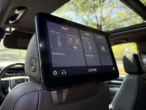 Used 2021 GMC Yukon Denali w/ Denali Premium Package image 18