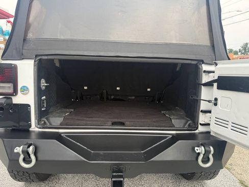 Used 2017 Jeep Wrangler Unlimited Sport w/ Connectivity Group AWD/4WD image 9