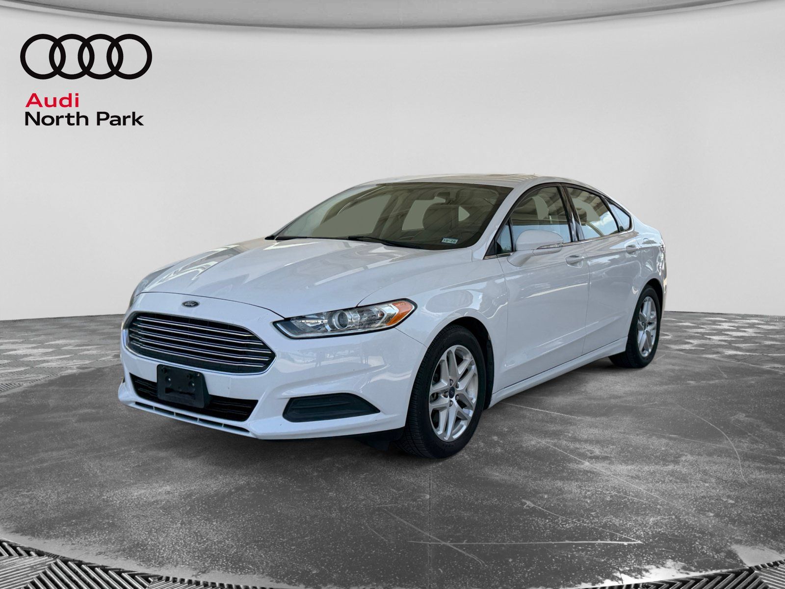 Used 2015 Ford Fusion SE FWD image 1