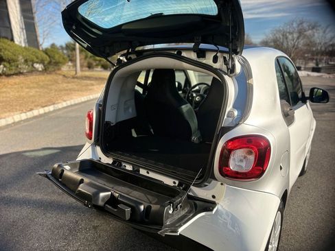 Used 2016 smart fortwo pure image 23