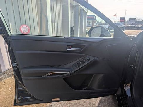 Used 2022 Toyota Avalon XSE image 8