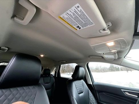 Used 2024 Ford Edge Titanium image 22